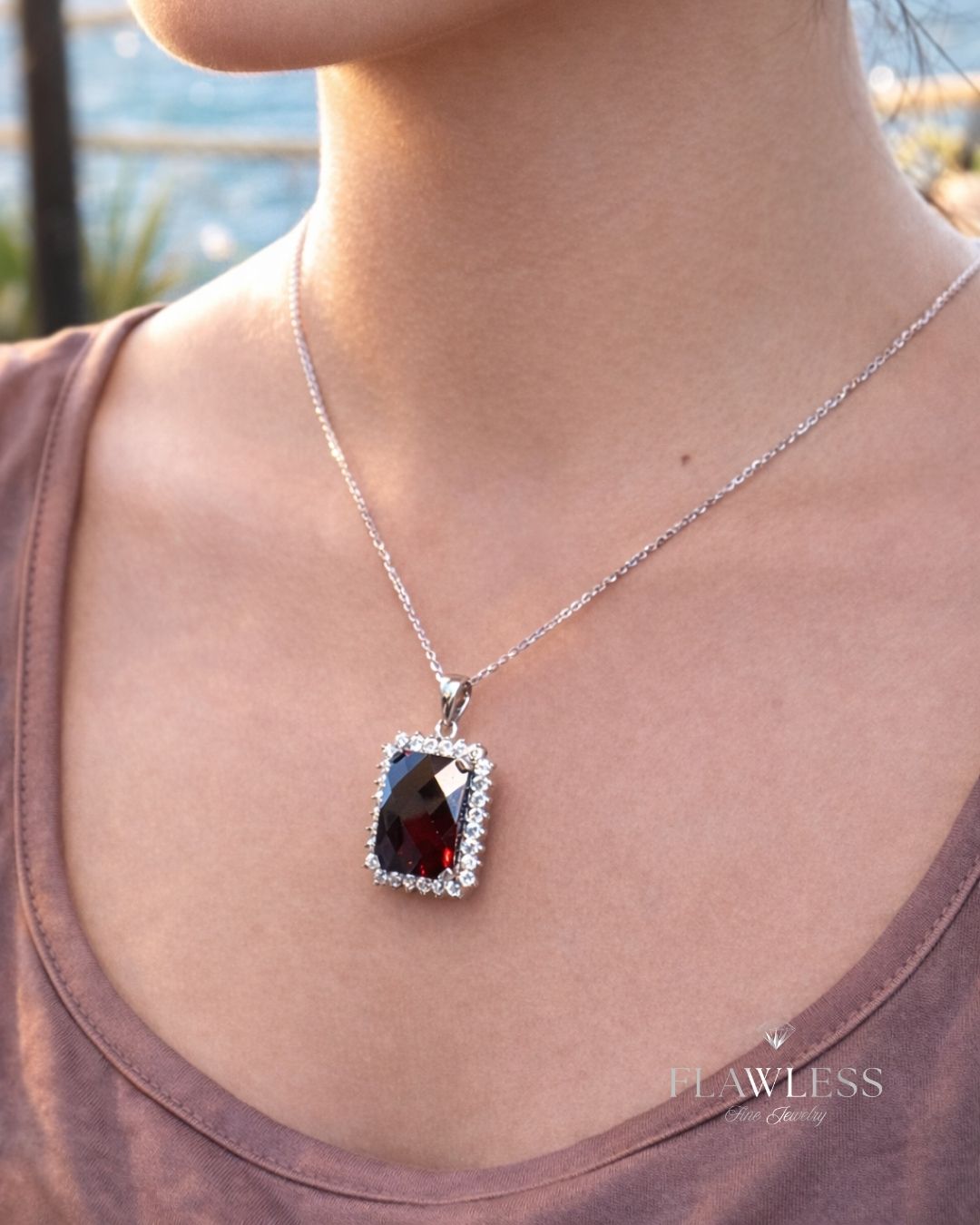 Dije de Granate en Plata 925 (23.5cts)