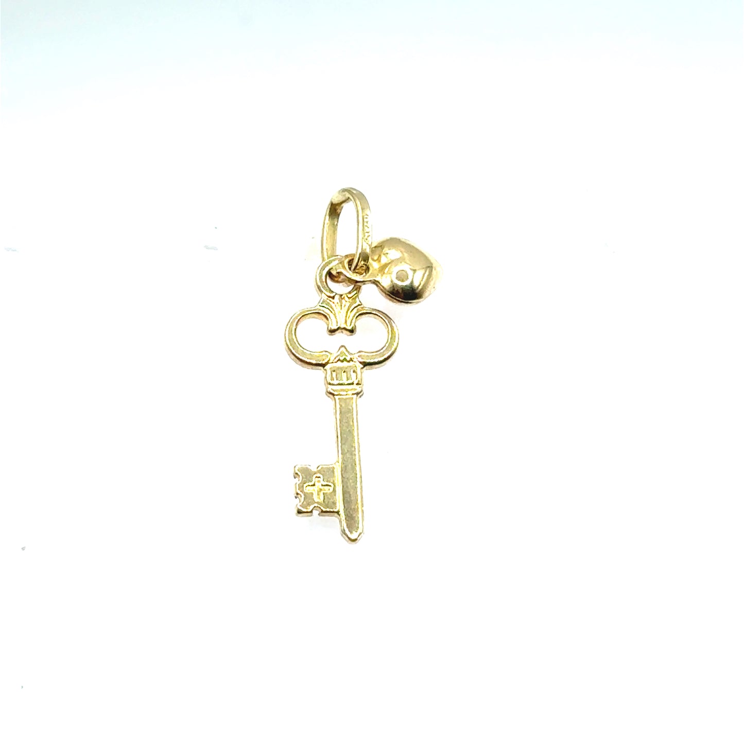 Dije (llave con corazon) en Oro 10K