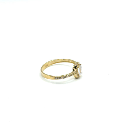 Anillo con Circones en Oro 10K