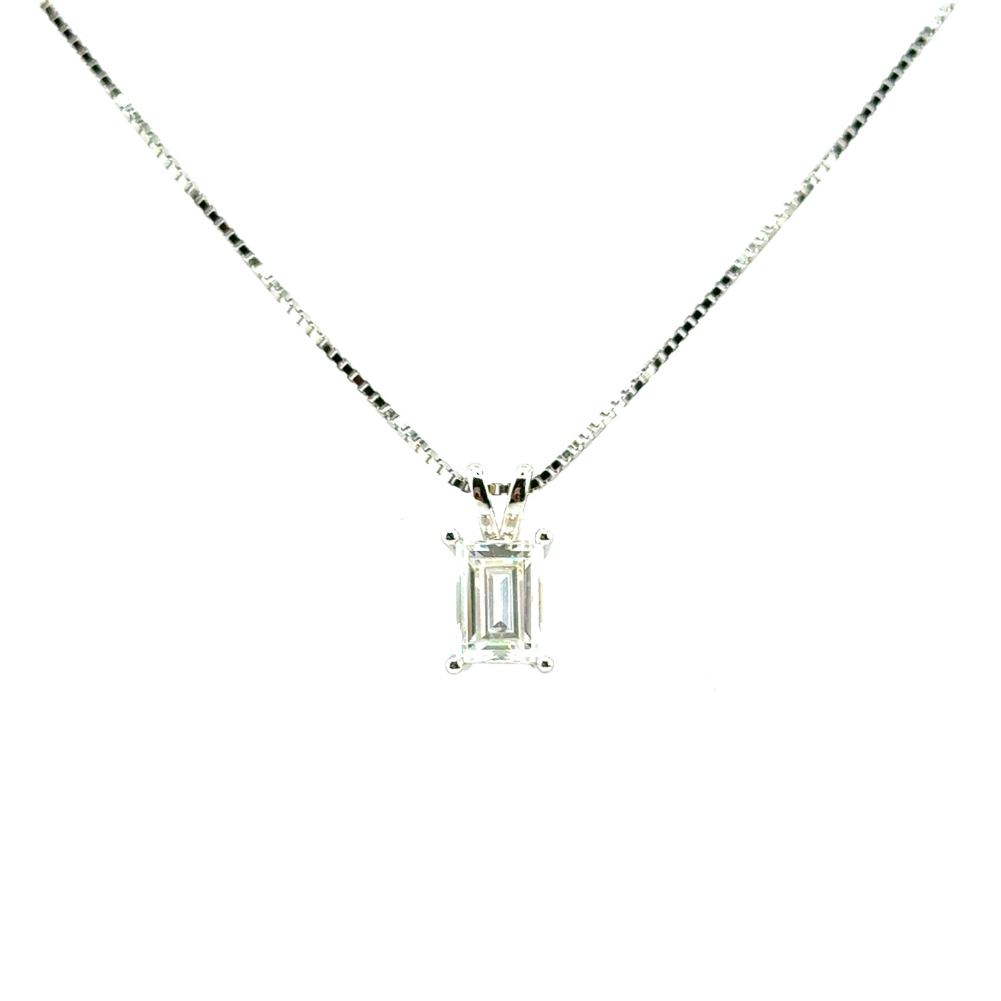 Collar Solitario (corte esmeralda) de Moissanita en Plata