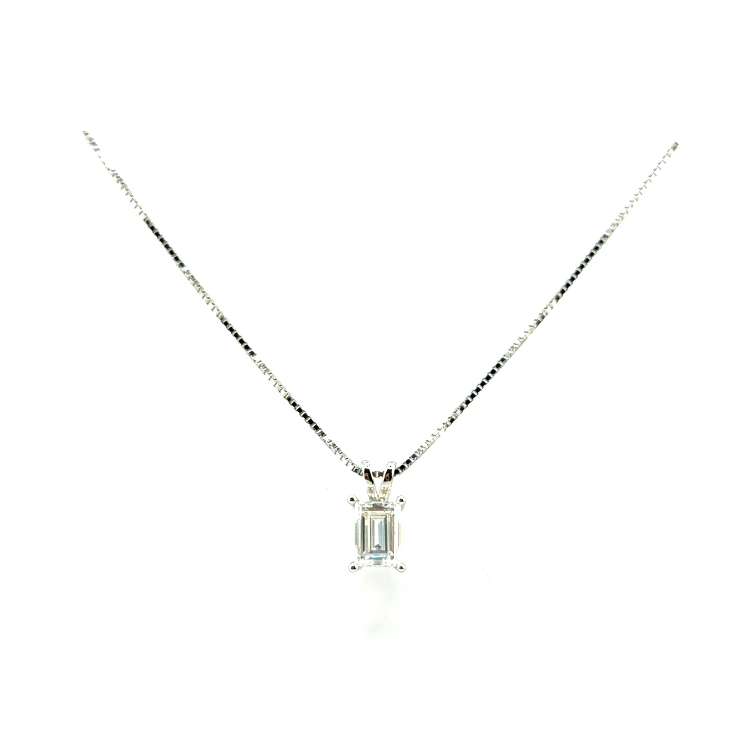 Collar Solitario (corte esmeralda) de Moissanita en Plata