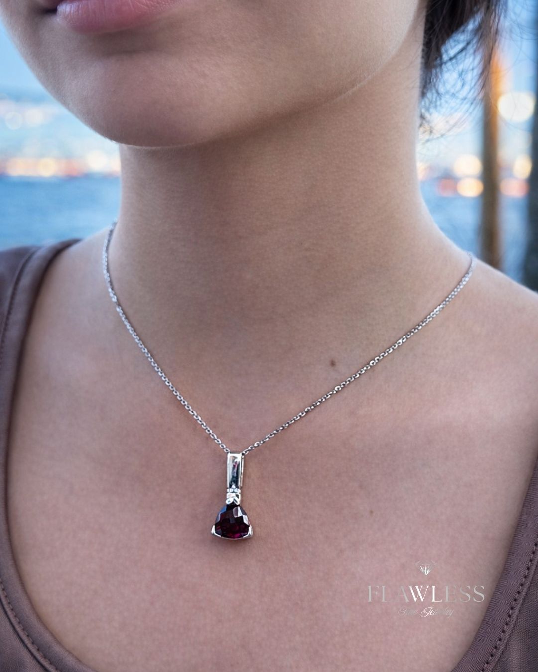 Dije de Granate en Plata 925 (5.5cts)