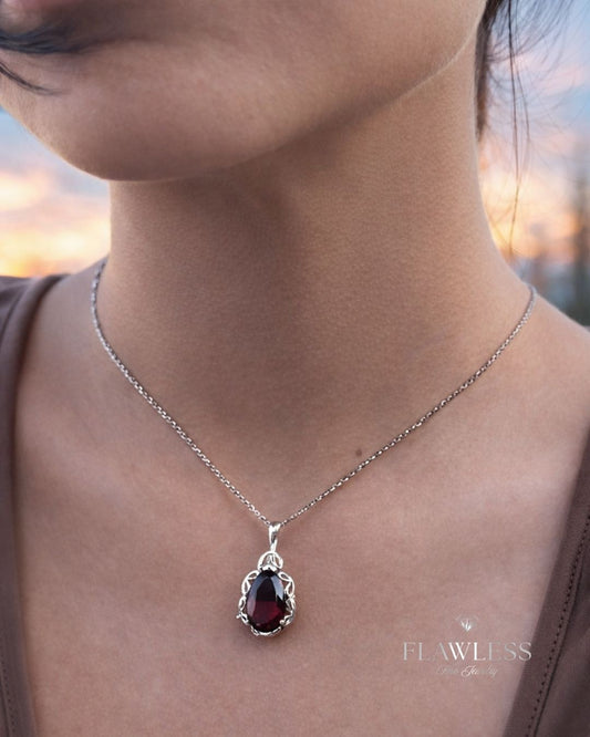 Dije de Granate en Plata 925 (8.5cts)