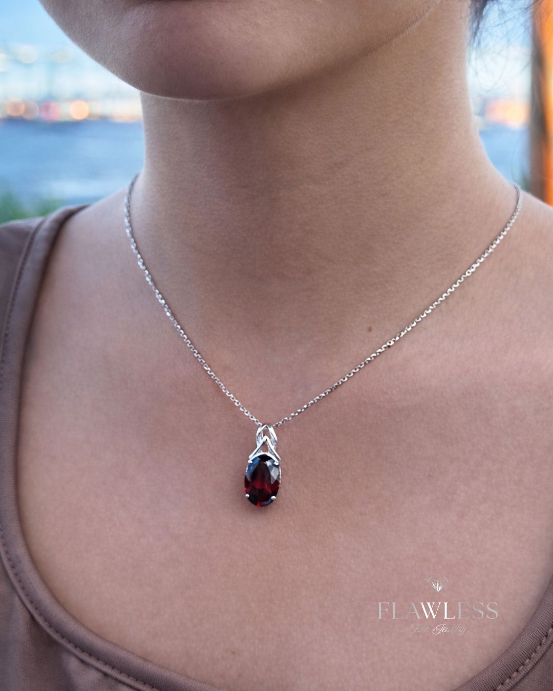 Dije de Granate en Plata 925 (9.4cts)